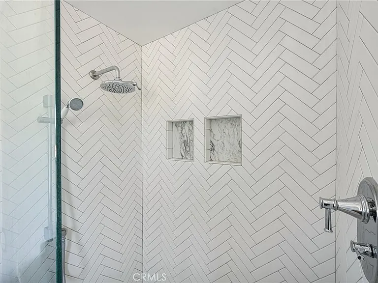 390 N Cambridge St — Photo 37