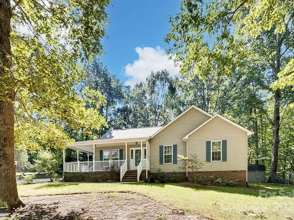 647 Logan Ln, Liberty, NC 27298