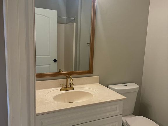 4th image of 107 Woodside Cir APT B