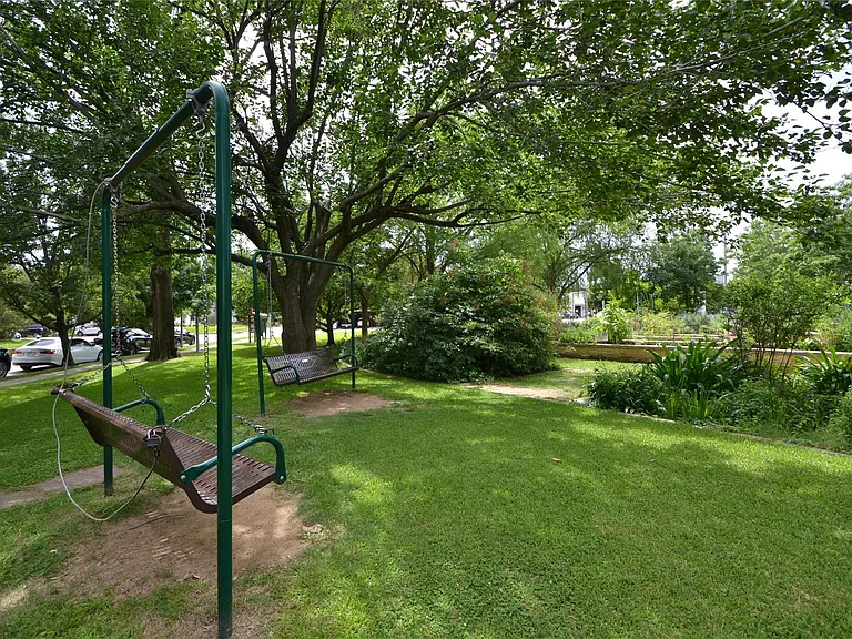 1517 Bonnie Brae St #4 — Photo 34