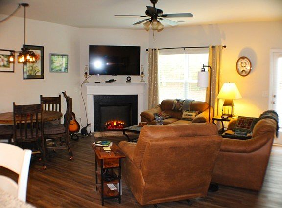 2nd image of 175 Pinnacle Way