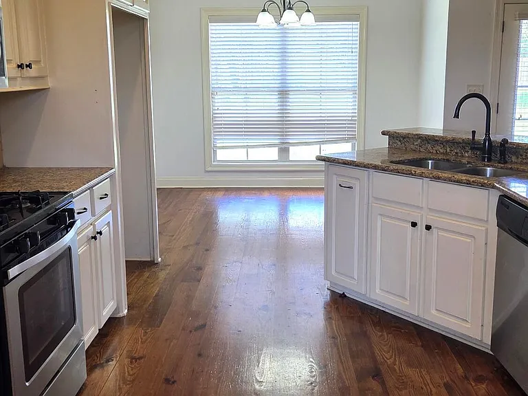 102 Oak Meadow Ct — Photo 9