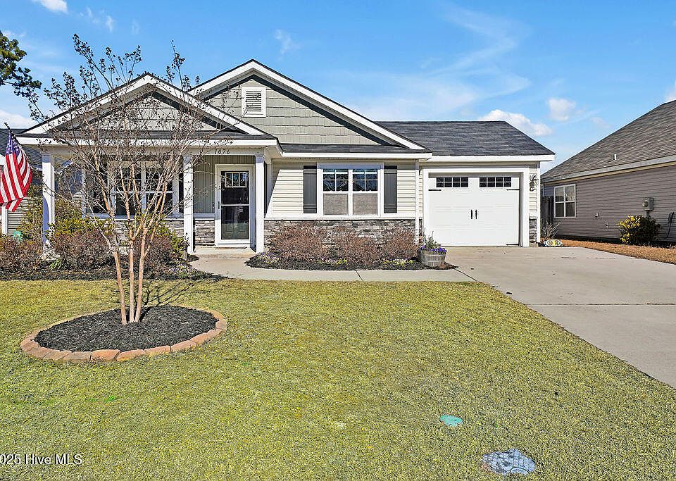 1st image of 1076 Ashland Way