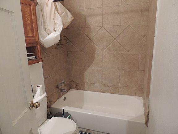 5th image of 404 Charlotte Dr