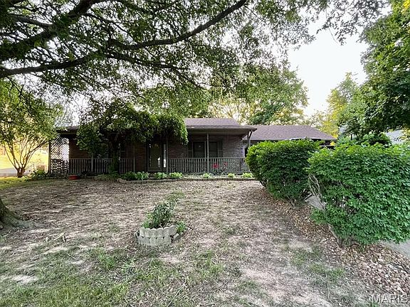 2nd image of 729 Wedge Ln