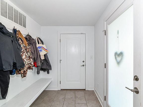4th image of 1037 N Parker Ave