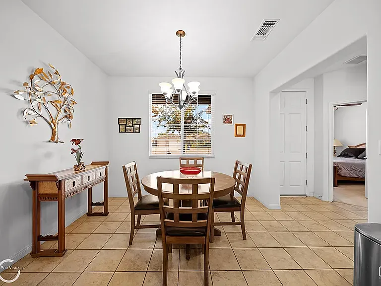 4 bed, 1646 sqft, $2,975 — Photo 4