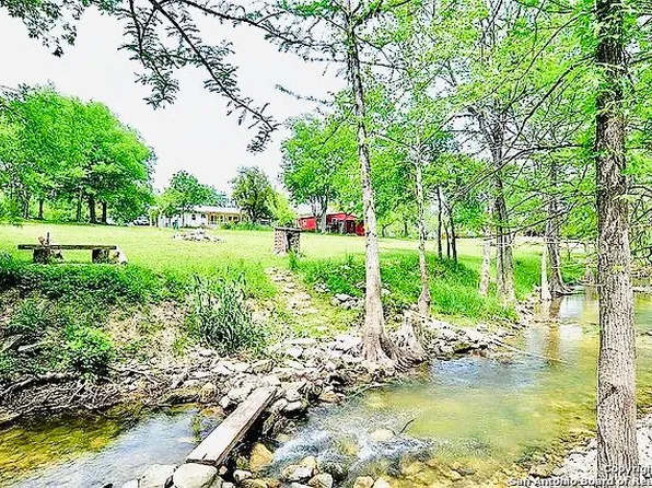 122 RIVERVIEW DR, Center Point, TX 78010