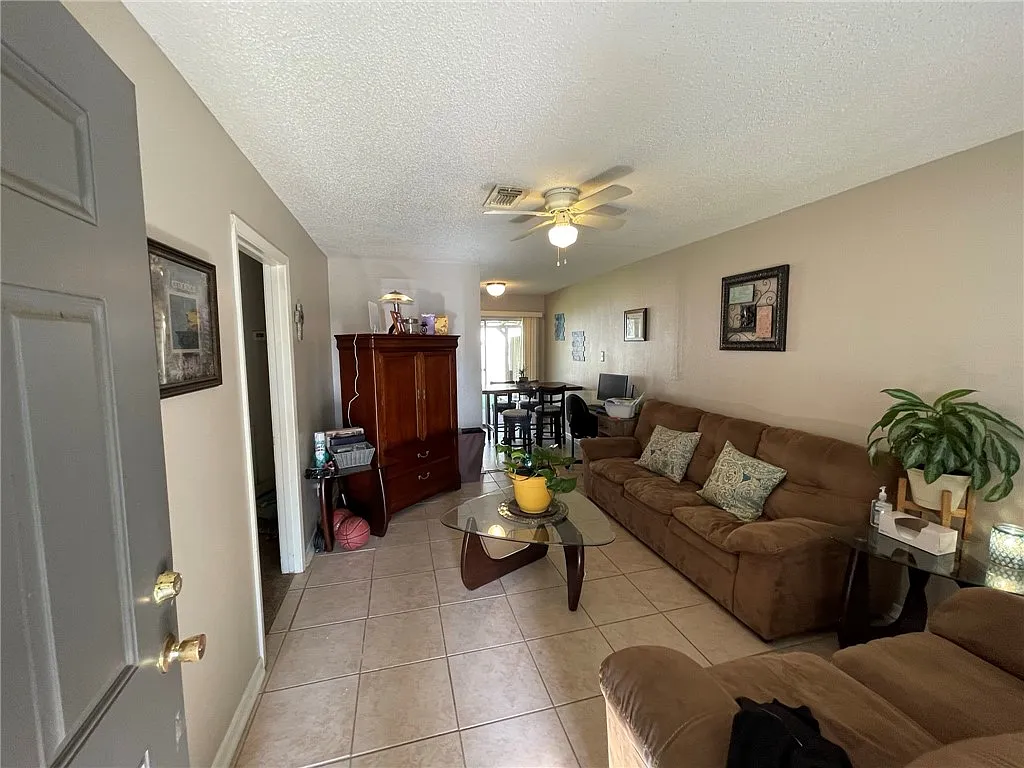 2 bed, 1.5 bath, 950 sqft, $1,200 — Photo 4