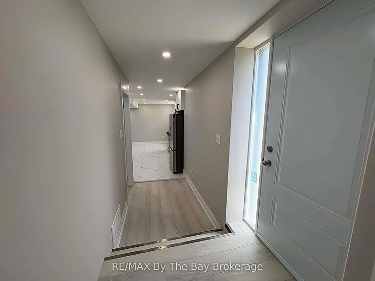 218 Mapleside Dr #LOWER — Photo 2