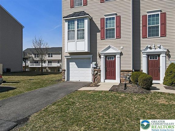 4th image of 10 White Rose Ln