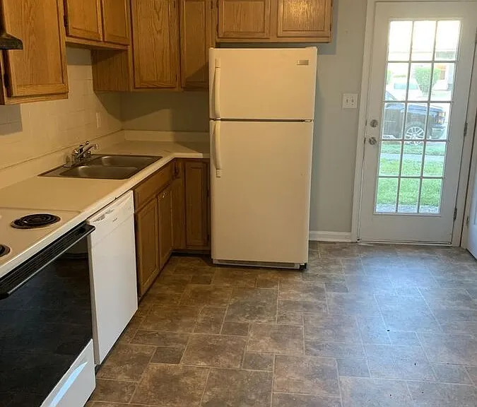 100 Floyd Ct — Photo 6