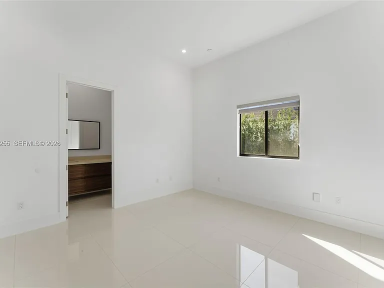 10005 SW 66th St — Photo 32