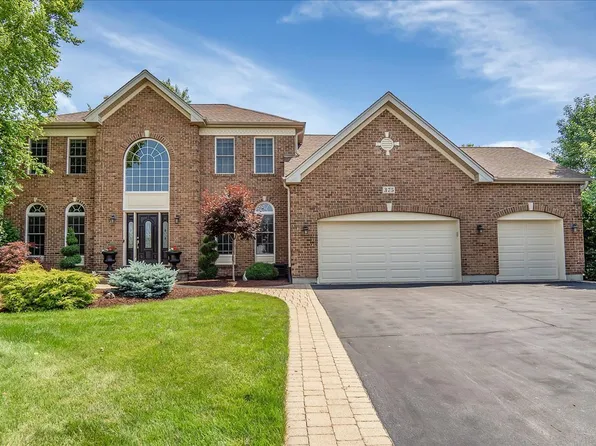 375 Lake Run Ln, North Aurora, IL 60542