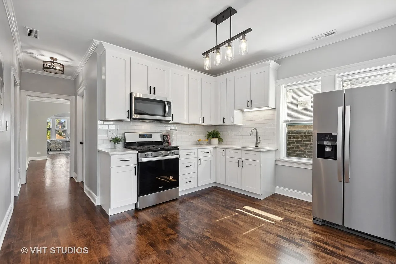 2 bed, 1300 sqft, $2,200 — Photo 1