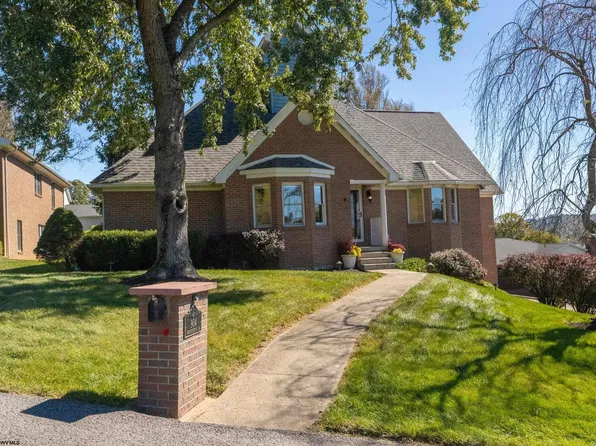904 Worthington Dr, Bridgeport, WV 26330
