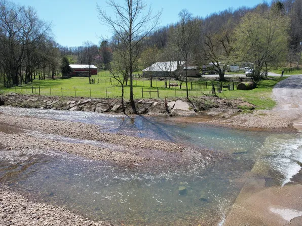 225 Dillon Ln, Goodspring, TN 38460