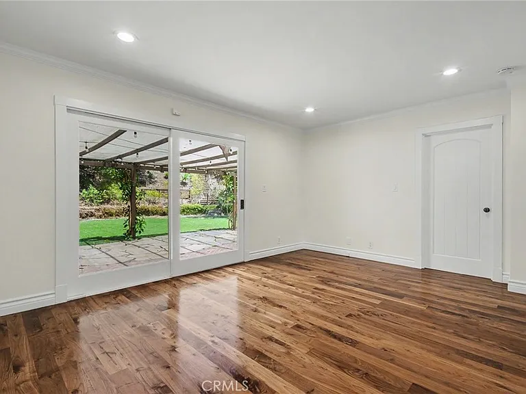 738 N Kenter Ave — Photo 15