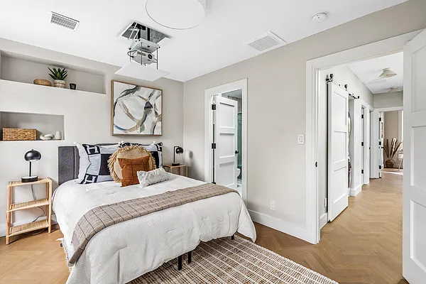 Rented by Compass | media 22