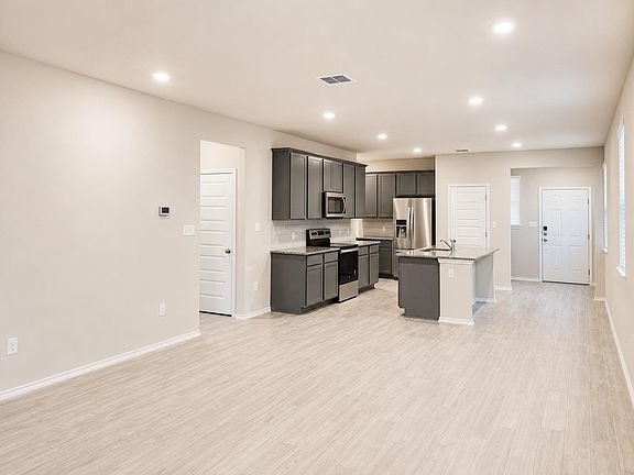 4th image of 2156 Griffith Dr