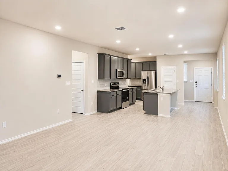2156 Griffith Dr — Photo 4
