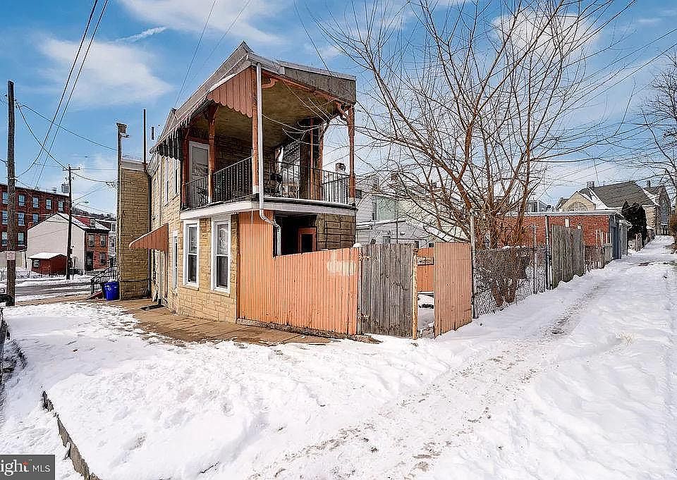 1st image of 349 Miller St S