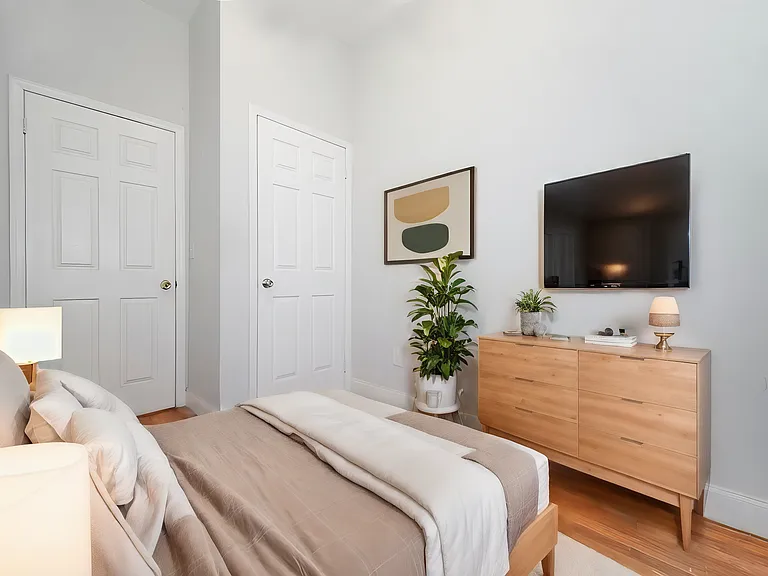 25 Thompson St #12 — Photo 3