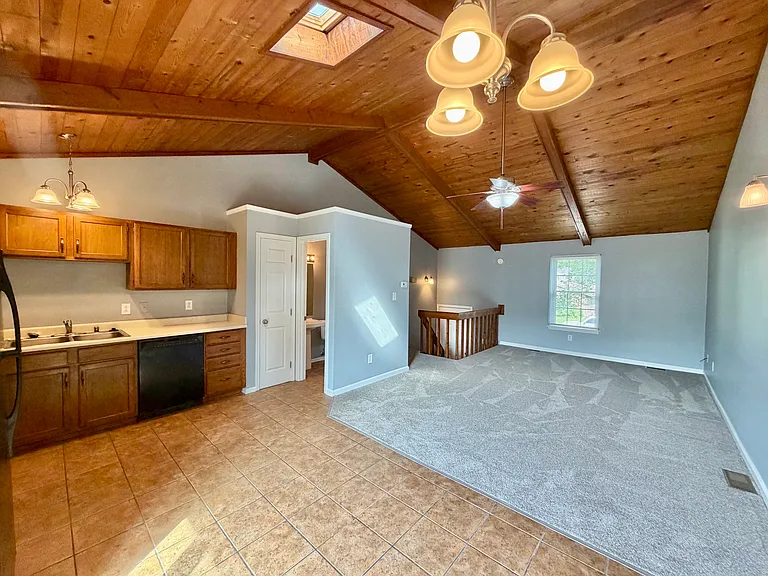 533 El Paseo Pl — Photo 2