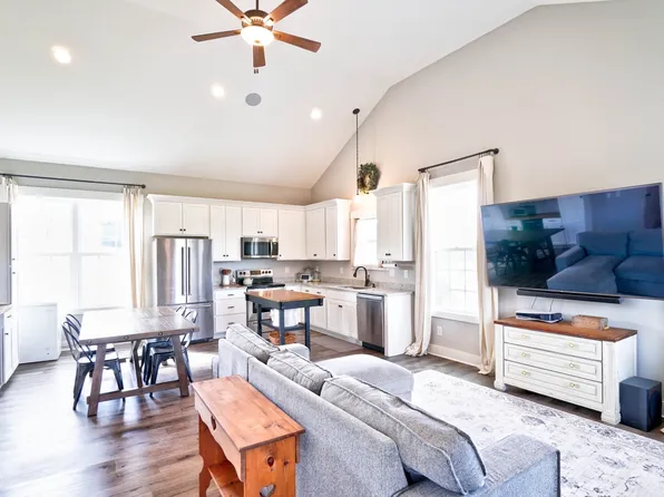 4369 Shelbyville Rd, McMinnville, TN 37110