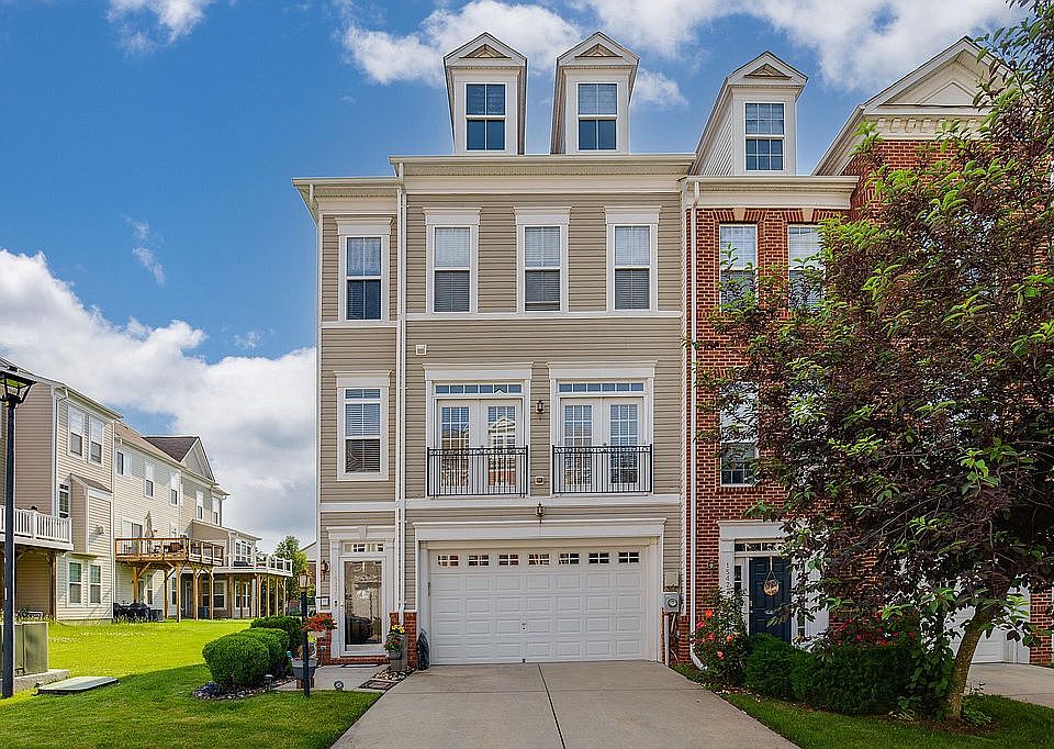 Beautiful End Unit Townhome