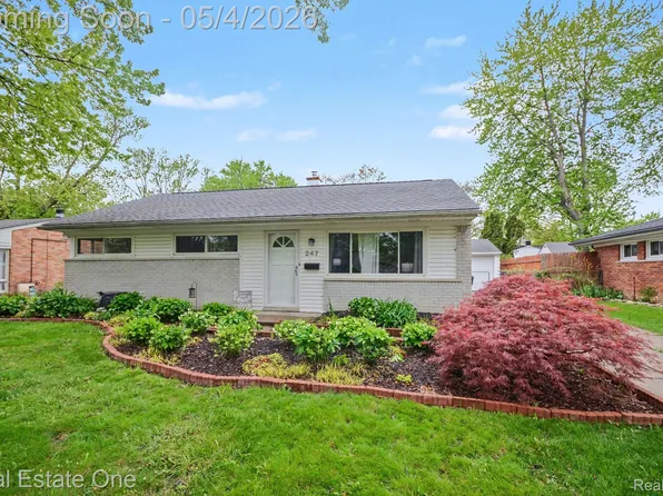 247 Kenyon Dr, Troy, MI 48083