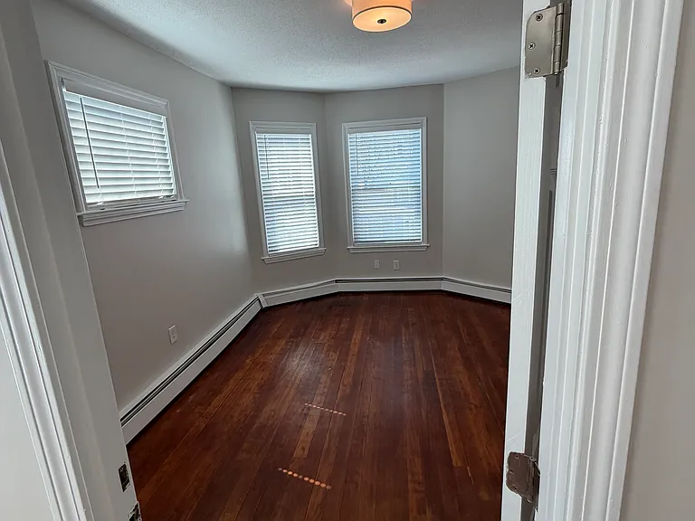 87 Webster St #5 — Photo 4