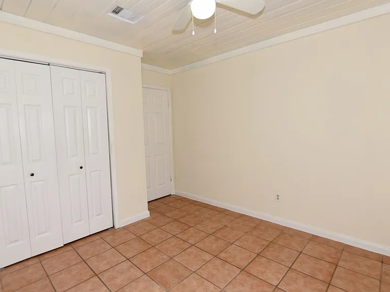 16222 Queensdale Dr — Photo 25