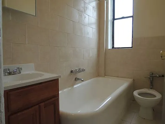 Rented by Premier Metro Realty Corp | media 11