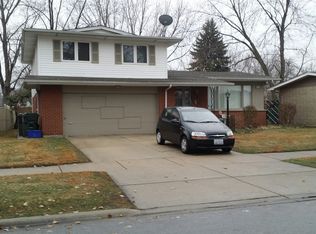 824 W Strieff Ln, Glenwood, IL 60425