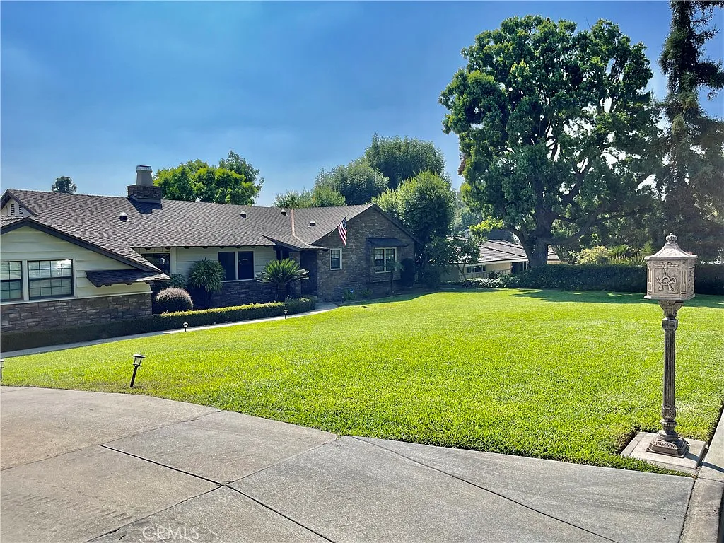 4 bed, 1840 sqft, $3,980 — Photo 2