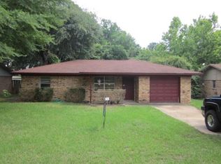 216 Ricky Dr, Palestine, TX 75803