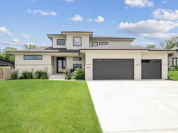 10416 Hidden Valley Dr, Johnston, IA 50131