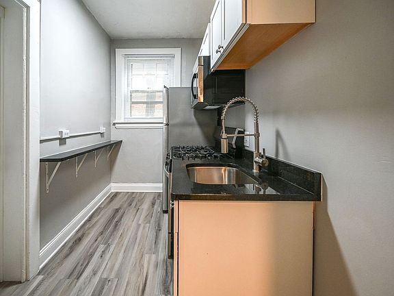 4th image of 2558 Woodburn Ave APT 5