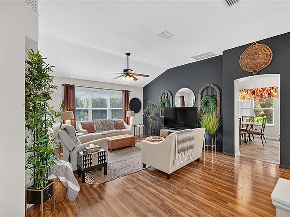 5th image of 313 GONZALES PLACE