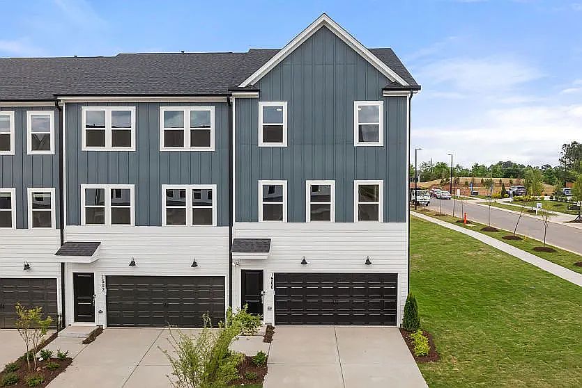 1st image of 1616 Tamarisk Ln