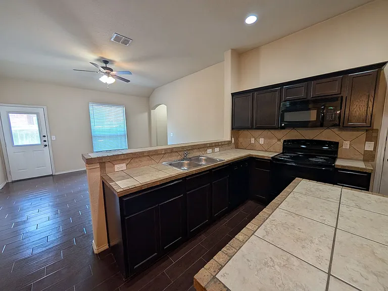 660 Creekside Cir — Photo 13