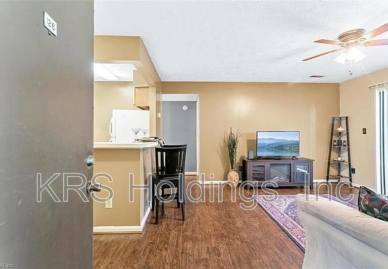 126 Wells Ct — Photo 5