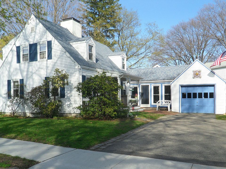 21 Dickens St