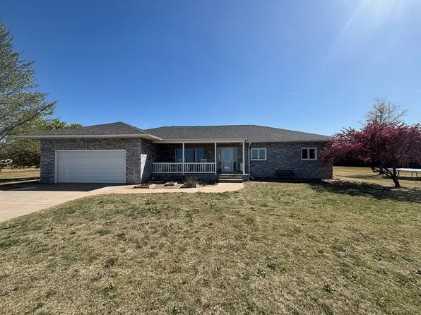 415 W Frank St, Pretty Prairie, KS 67570
