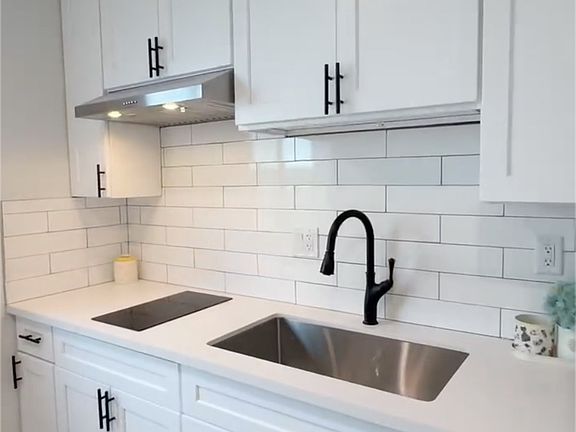 3rd image of 3020 S Normandie Ave #B4
