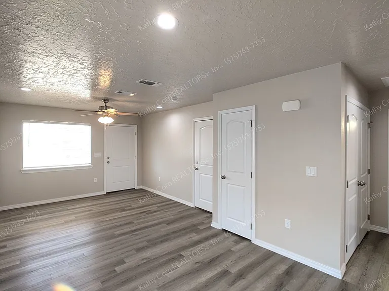 2031 Janeway St #M-N — Photo 4