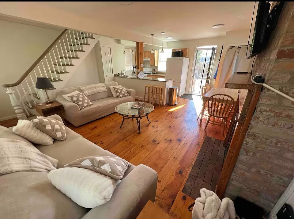 Building Photo - 50 Dutchess Ave #B