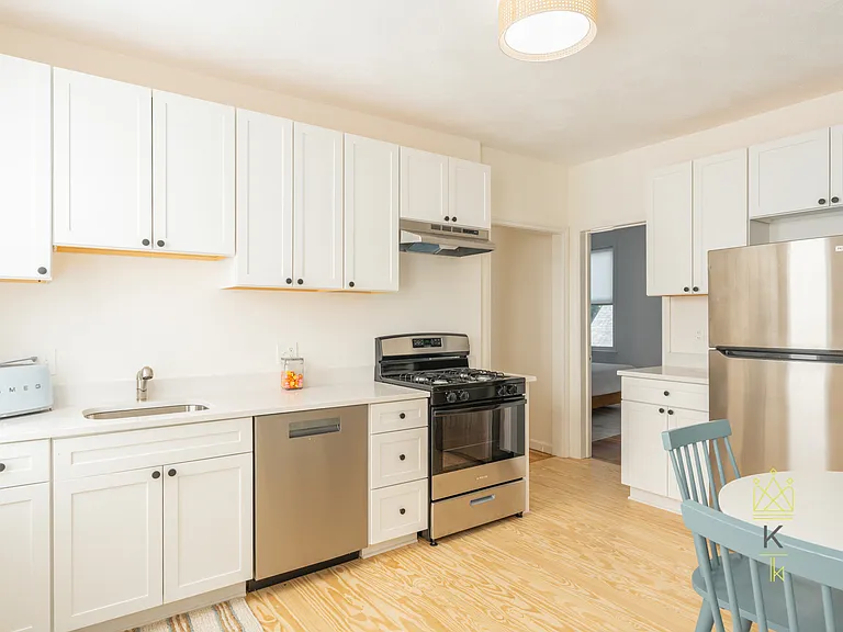 34 White Pl #3 — Photo 1