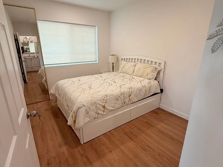6917 Vanalden Ave — Photo 2